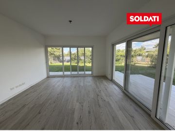 Departamento con jardín en Distrito Zug Caamaño Pilar – 2 ambientes, parrilla y 2 cocheras