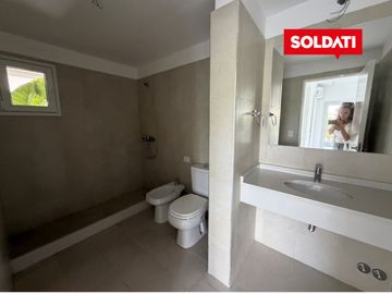 Departamento con jardín en Distrito Zug Caamaño Pilar – 2 ambientes, parrilla y 2 cocheras