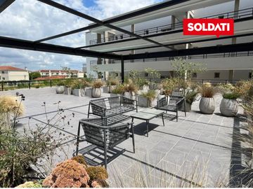 Departamento con jardín en Distrito Zug Caamaño Pilar – 2 ambientes, parrilla y 2 cocheras