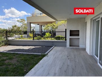 Departamento con jardín en Distrito Zug Caamaño Pilar – 2 ambientes, parrilla y 2 cocheras