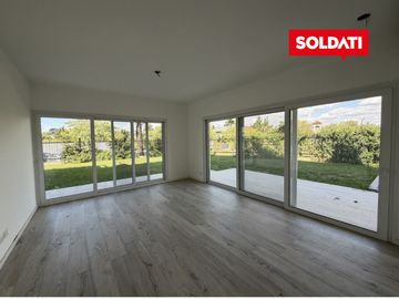 Departamento con jardín en Distrito Zug Caamaño Pilar – 2 ambientes, parrilla y 2 cocheras