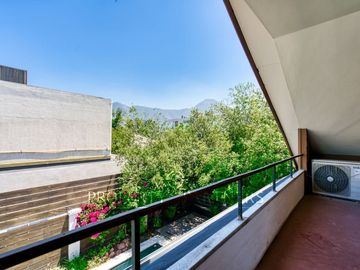 Alianza Francesa, excelente casa familiar con piscina.