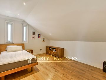 Alianza Francesa, excelente casa familiar con piscina.