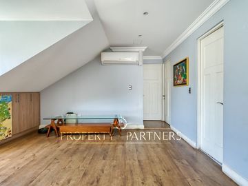 Alianza Francesa, excelente casa familiar con piscina.