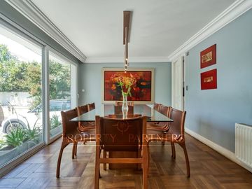 Alianza Francesa, excelente casa familiar con piscina.