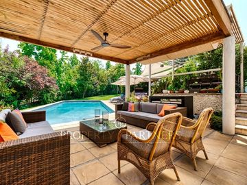Espectacular Casa en El Huinganal con amplio jardín y cancha de Padle