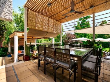 Espectacular Casa en El Huinganal con amplio jardín y cancha de Padle