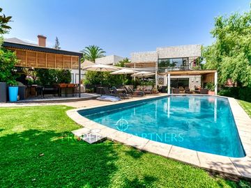 Espectacular Casa en El Huinganal con amplio jardín y cancha de Padle