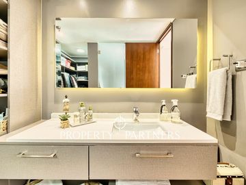 Impecable departamento duplex con zocalo y jardin propio, La Dehesa Central