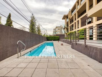 Impecable departamento duplex con zocalo y jardin propio, La Dehesa Central