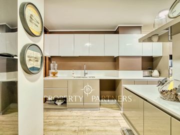 Impecable departamento duplex con zocalo y jardin propio, La Dehesa Central