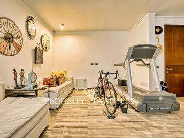 Impecable departamento duplex con zocalo y jardin propio, La Dehesa Central
