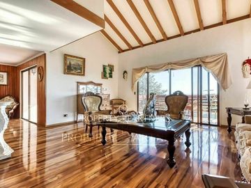 Amplia casa en Jardines del Sur, con vista maravillosa