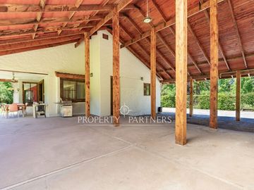 Parcela con Dos Casas en Condominio Consolidado: Espacio, Privacidad y Gran Plusvalía.