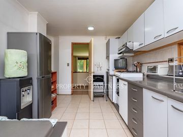 Parcela con Dos Casas en Condominio Consolidado: Espacio, Privacidad y Gran Plusvalía.