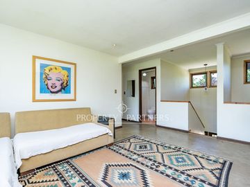 Parcela con Dos Casas en Condominio Consolidado: Espacio, Privacidad y Gran Plusvalía.