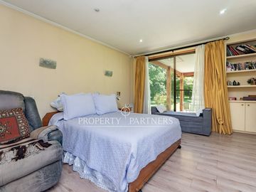 Parcela con Dos Casas en Condominio Consolidado: Espacio, Privacidad y Gran Plusvalía.