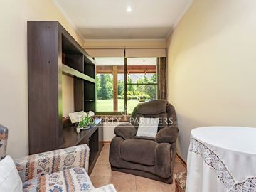 Parcela con Dos Casas en Condominio Consolidado: Espacio, Privacidad y Gran Plusvalía.