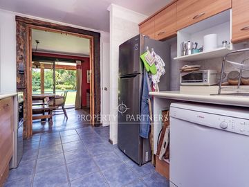 Parcela con Dos Casas en Condominio Consolidado: Espacio, Privacidad y Gran Plusvalía.