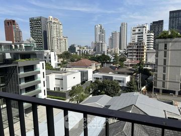 1-BR Condo at The Edge Sukhumvit 23 near MRT Sukhumvit