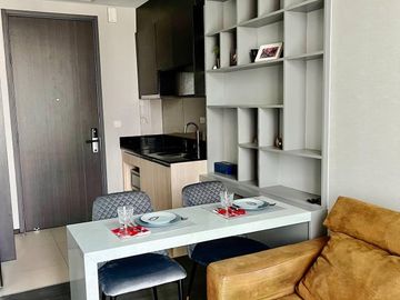 1-BR Condo at The Edge Sukhumvit 23 near MRT Sukhumvit
