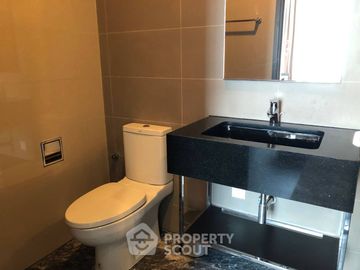 1-BR Condo at The Edge Sukhumvit 23 near MRT Sukhumvit