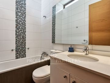 Excelente casa Mediterranea en barrio privado.