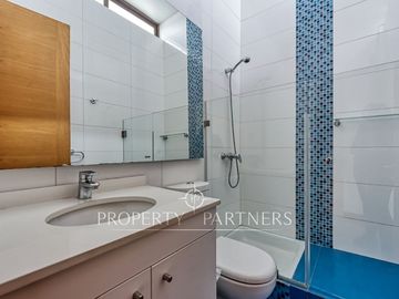Excelente casa Mediterranea en barrio privado.