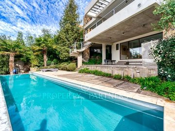 Excelente casa Mediterranea en barrio privado.