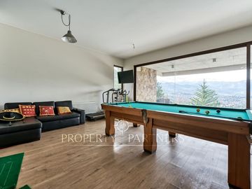 Excelente casa Mediterranea en barrio privado.