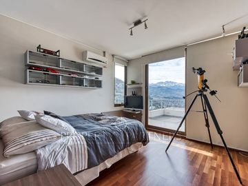 Excelente casa Mediterranea en barrio privado.