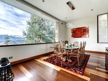 Excelente casa Mediterranea en barrio privado.