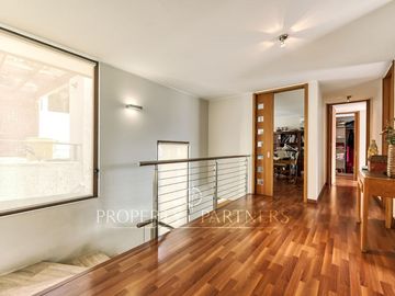 Excelente casa Mediterranea en barrio privado.