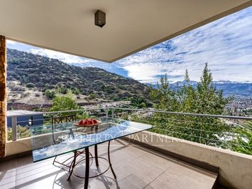 Excelente casa Mediterranea en barrio privado.