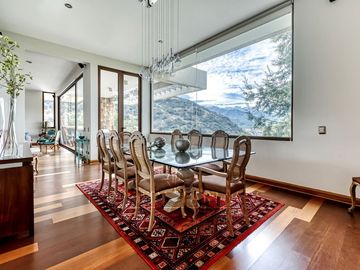 Excelente casa Mediterranea en barrio privado.
