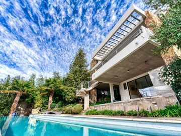 Excelente casa Mediterranea en barrio privado.