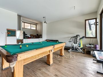 Excelente casa Mediterranea en barrio privado.