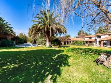 Casa con excelente conexión a autopistas y cercana a colegios