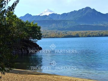 Exclusivos sitios orilla de lago Calafquen