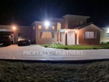 Increíble casa en condominio con gran terreno ubicada en Altovalsol
