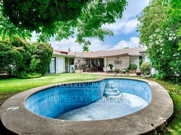 PRECIOSA CASA, LINDO JARDIN, PISCINA