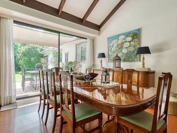 PRECIOSA CASA, LINDO JARDIN, PISCINA
