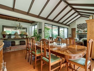PRECIOSA CASA, LINDO JARDIN, PISCINA