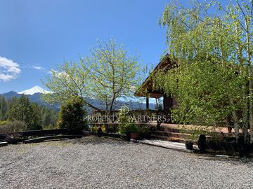 Casa en un campo y proyecto de loteo