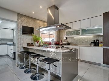 Oportunidad!  Casa remodelada en venta, La Reina.