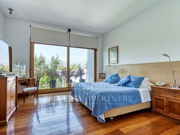 Casa vanguardista estilo mediterráneo en exclusivo condominio Lomas de La Dehesa