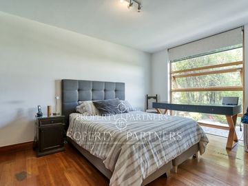 Casa vanguardista estilo mediterráneo en exclusivo condominio Lomas de La Dehesa