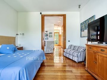 Casa vanguardista estilo mediterráneo en exclusivo condominio Lomas de La Dehesa