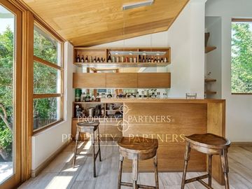 Casa vanguardista estilo mediterráneo en exclusivo condominio Lomas de La Dehesa