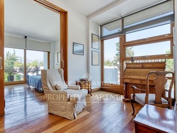 Casa vanguardista estilo mediterráneo en exclusivo condominio Lomas de La Dehesa